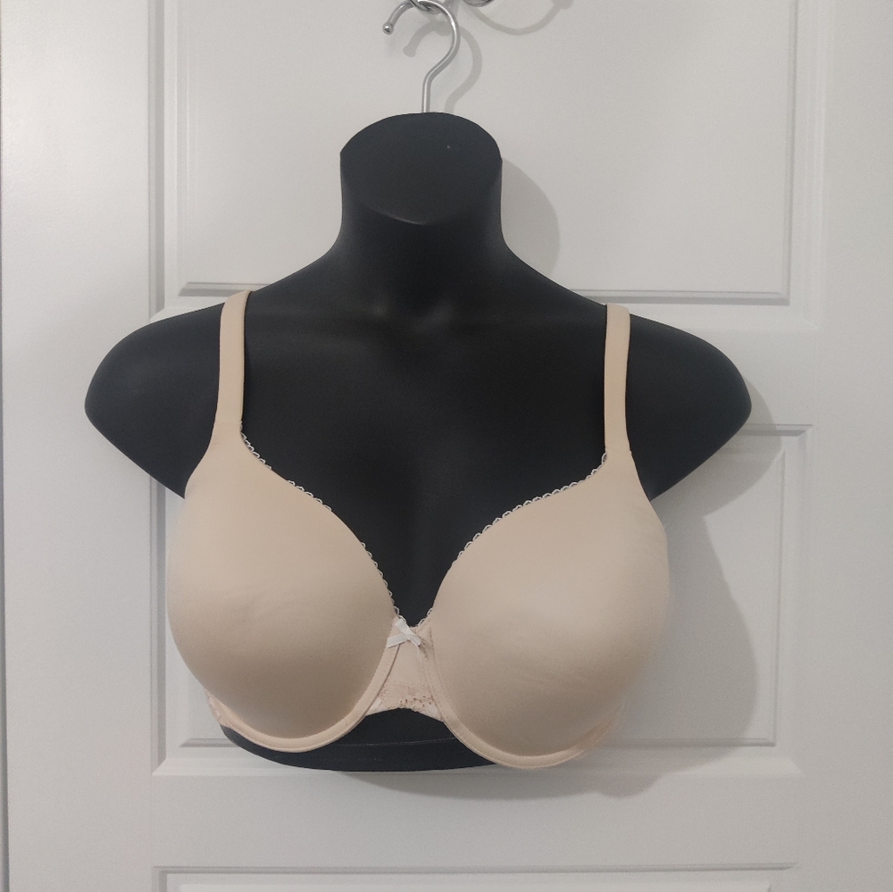Victoria's Secret Body By Victoria Lined Perfect Coverage Bra Size 40DD NWOT